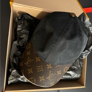 NOT FOR SALE ❌❌❌ Brand New Louis Vuitton Get Ready Cap Black Size M